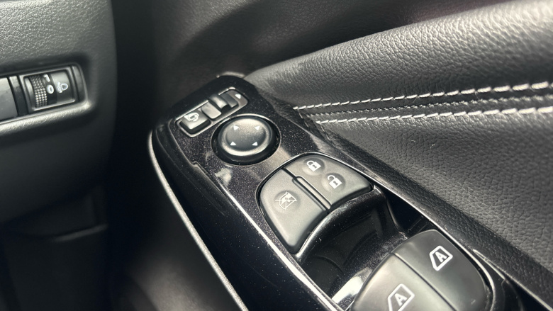 Nissan Juke 1.6 Hybrid Tekna 5dr Auto Hybrid Hatchback